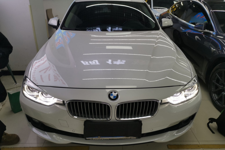 宝马3系 2019款 320Li 时尚型车身外观2