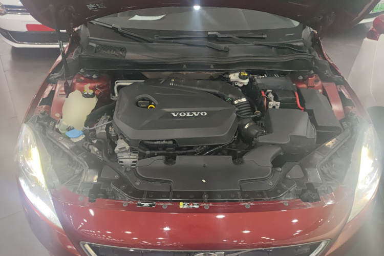 沃尔沃V40 2015款 1.6T 智雅版机舱底盘24