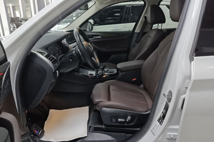 宝马X3 2022款 改款二 xDrive30i 领先型 M曜夜套装中控内饰20