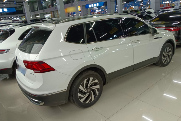 大众 途观L 2023款 330TSI 自动两驱舒享版车身外观7