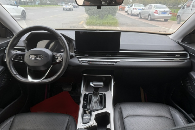 吉利汽车 帝豪 2023款 第4代冠军版 1.5L CVT尊贵型中控内饰7001