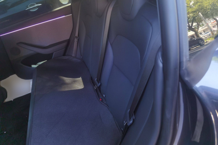 特斯拉 Model 3 2023款 后轮驱动版中控内饰7004