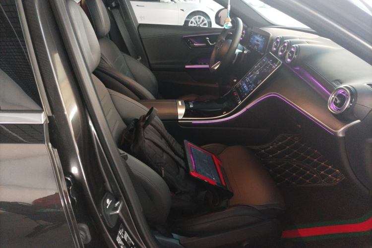 奔驰C级 2023款 改款 C 260 L 运动版局部细节41