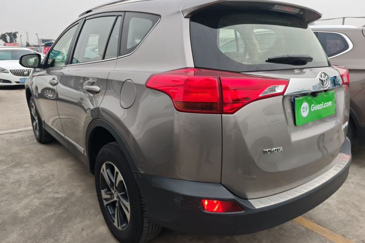 丰田 RAV4荣放 2015款 2.0L 手动两驱都市版车身外观6003