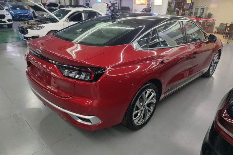 福特 蒙迪欧 2025款 2.0T EcoBoost 至尊型车身外观7