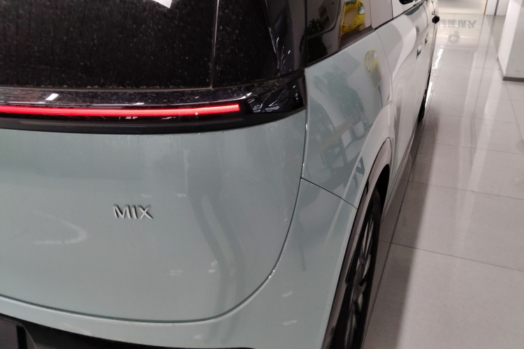 极氪MIX 2025款 智驾版车身外观9