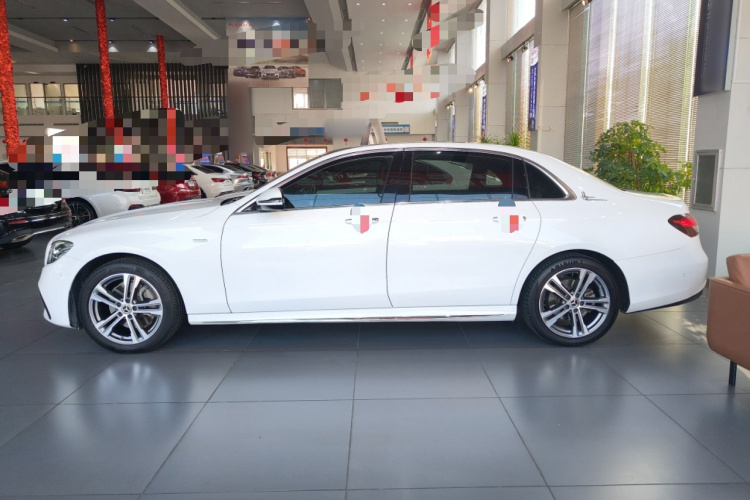 奔驰E级 2021款 E 260 L 运动型车身外观4