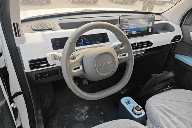 吉利银河 2024款 熊猫mini 200km 耐力熊中控内饰13