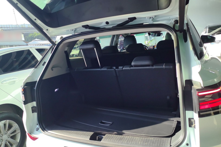 大众 ID.6 X 2023款 升级款 纯净长续航版机舱底盘23