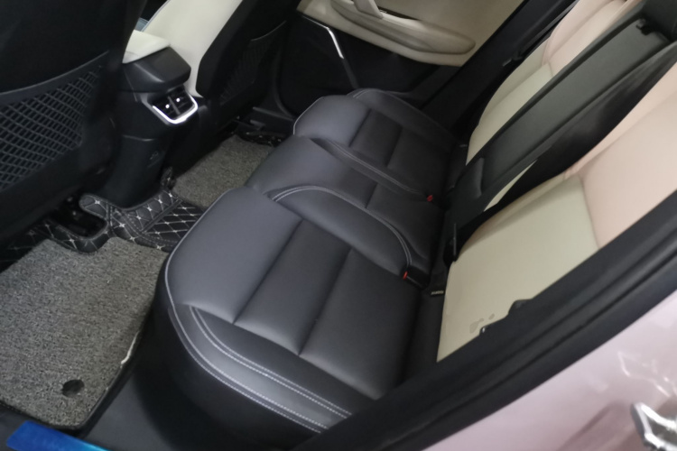 领克06 2021款 1.5T Shero粉色特别版中控内饰21