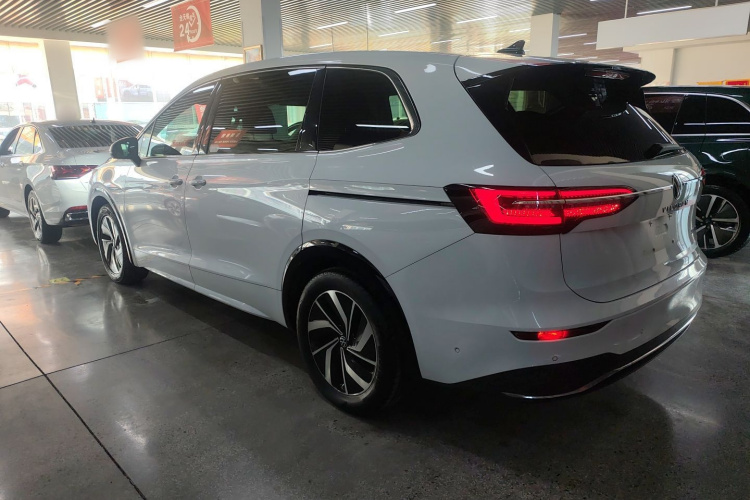 大众 威然 2024款 330TSI 豪华版车身外观4