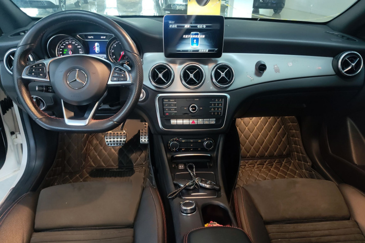 奔驰CLA 2018款 CLA 220 4MATIC中控内饰12