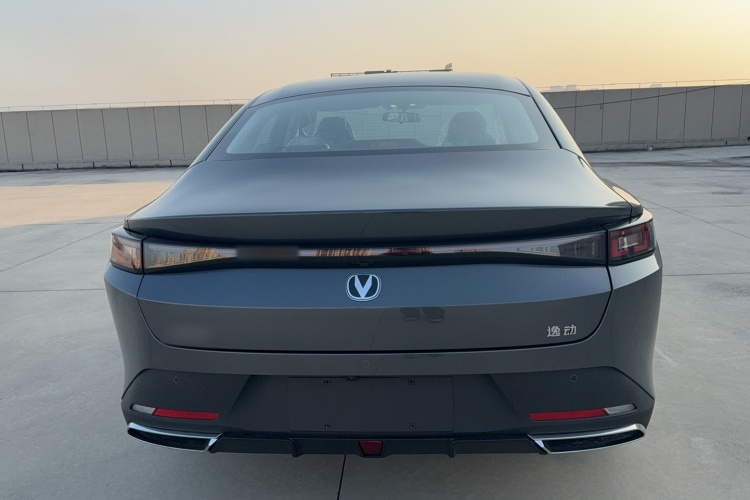 长安 逸动 2025款 蓝鲸 1.5T 500Bar尊贵型车身外观6004