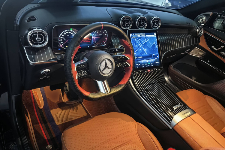 奔驰GLC 2023款 改款 GLC 300 L 4MATIC 动感型 7座中控内饰7002