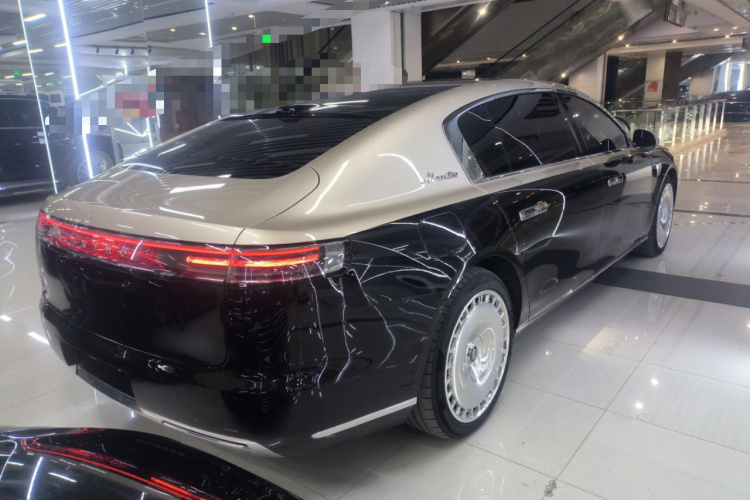 鸿蒙智行 尊界S800 2025款 增程 星耀尊享版 5座车身外观7