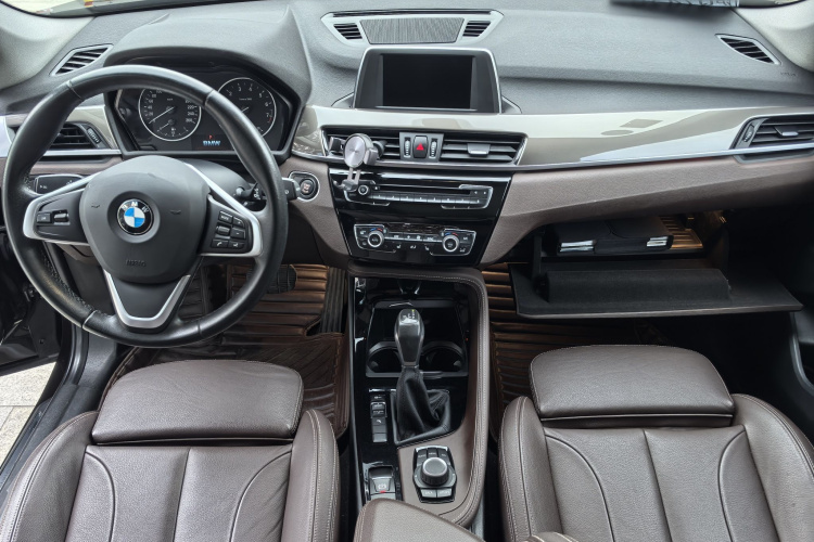 宝马X1 2016款 sDrive18Li 豪华型中控内饰7003