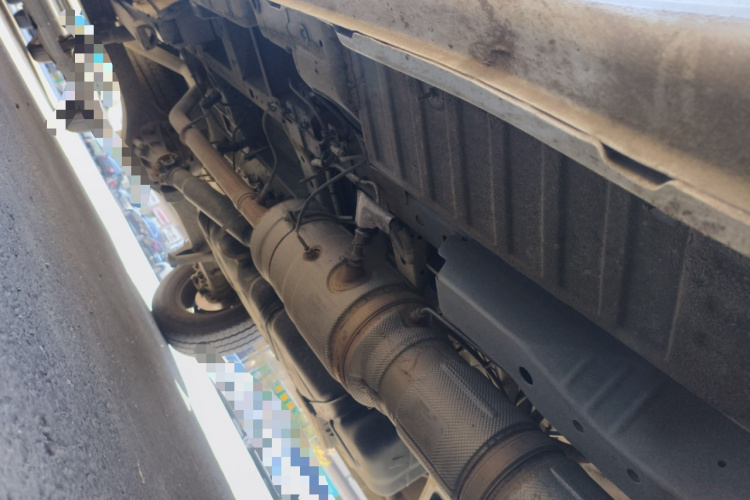 江铃福顺 2023款 2.0T 手动短轴低顶商运型多功能乘用车6座 双开尾门局部细节9001