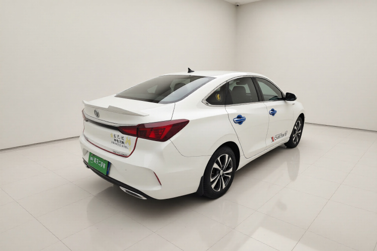 长安 逸动 2020款 PLUS 1.6L GDI 手动豪华型车身外观7