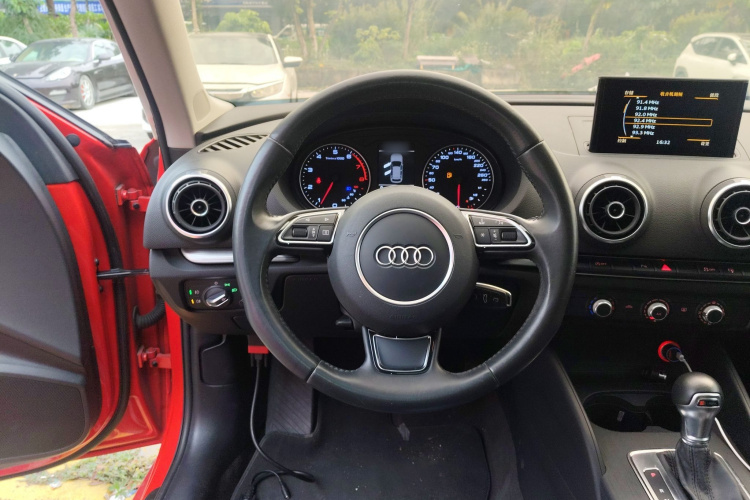 奥迪A3 2015款 Sportback 35 TFSI 百万纪念智领型中控内饰13