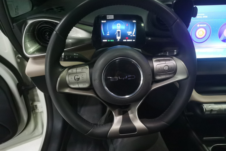 比亚迪 海豚 2021款 405km 时尚版中控内饰13