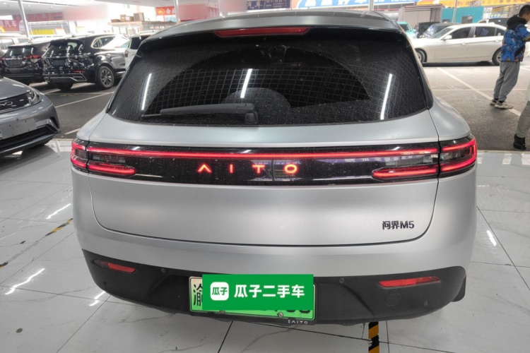 鸿蒙智行 问界M5 2022款 增程四驱性能版车身外观6