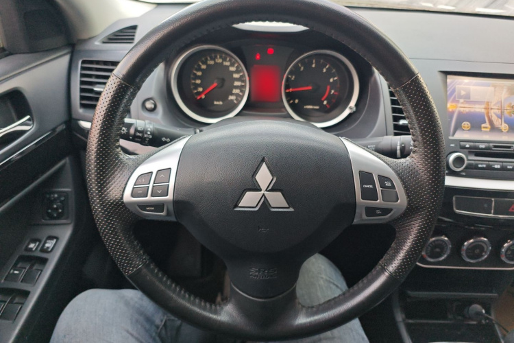 三菱 翼神 2016款 1.8L 手动黑白复刻版局部细节13