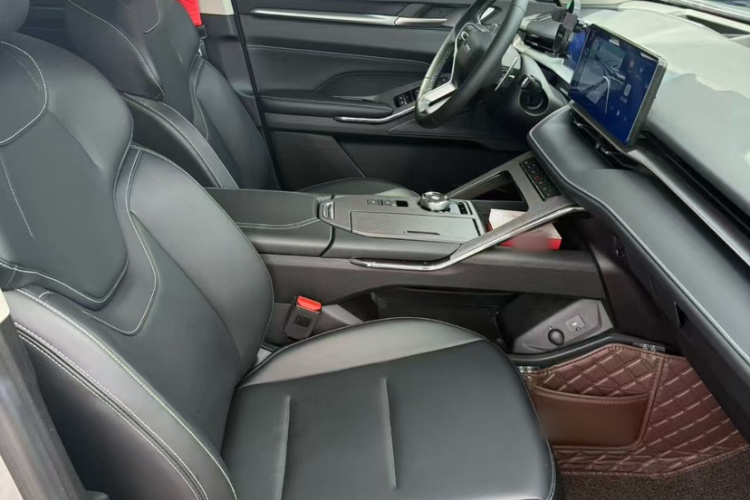 哈弗H6 2021款 第三代 1.5T 自动两驱Supreme中控内饰7004