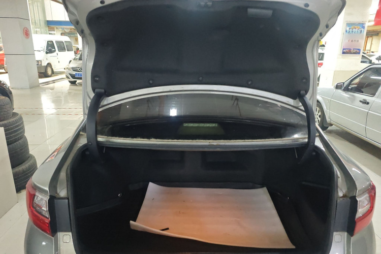 雷克萨斯ES 2015款 300h 舒适版机舱底盘23