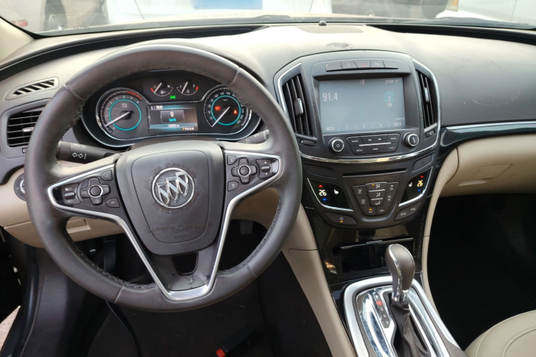 别克 君威 2014款 2.0L 精英时尚型中控内饰12