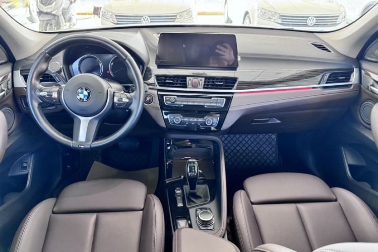 宝马X1 2022款 改款 xDrive25Li 尊享型中控内饰7001