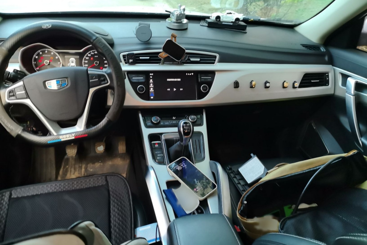 吉利汽车 博越 2018款 2.0L 手动两驱智雅型中控内饰7002