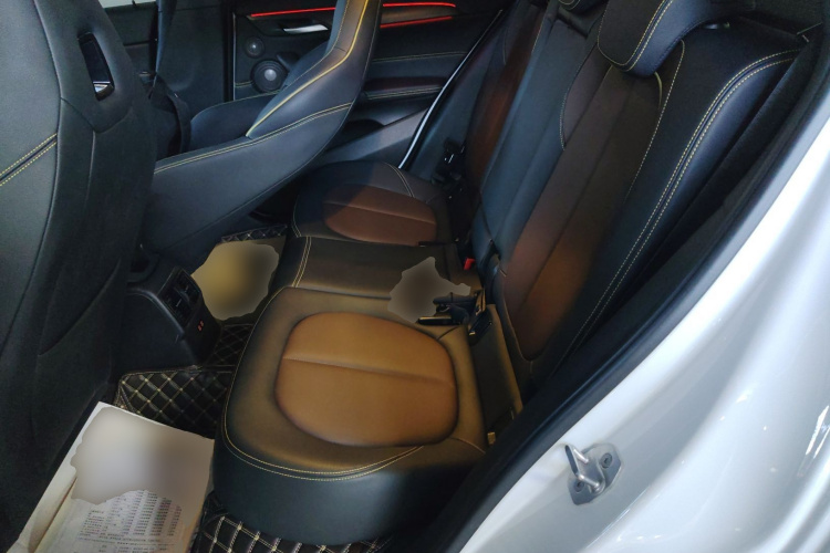 宝马X2 2023款 xDrive 25i 曜熠版中控内饰21