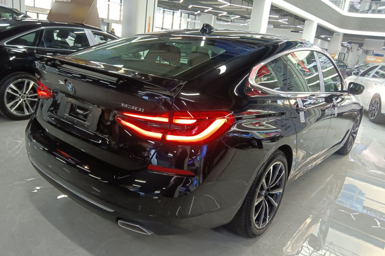 宝马6系GT 2022款 630i 豪华设计套装车身外观7