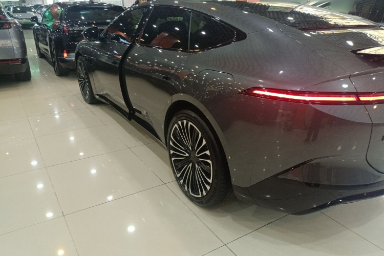 阿维塔12 2025款 Ultra增程版车身外观6004