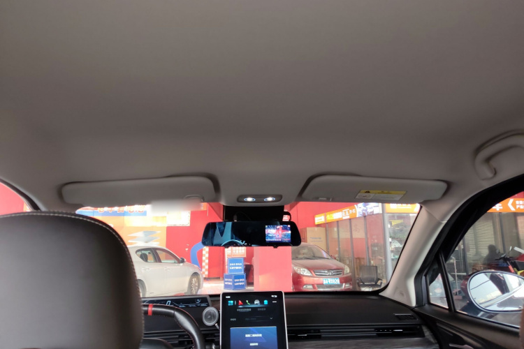 哪吒汽车 哪吒V 2022款 潮 300 Lite 磷酸铁锂局部细节22