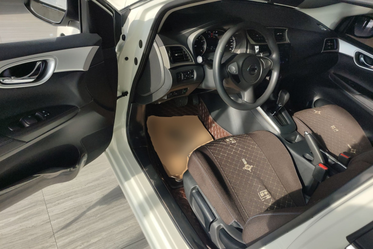 日产 轩逸 2024款 改款二 经典 1.6XE CVT舒适版中控内饰20