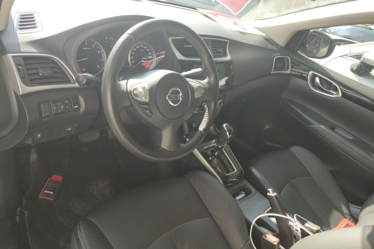 日产 轩逸 2019款 1.6XV CVT智联尊享版 国VI中控内饰7002