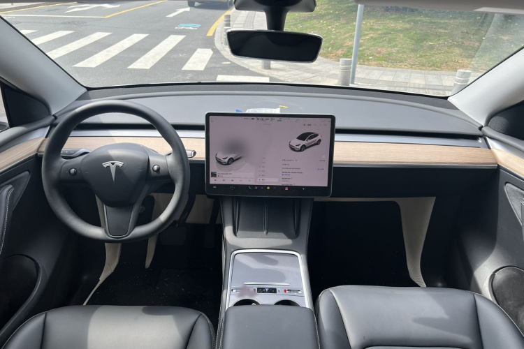 特斯拉 Model Y 2022款 改款 后轮驱动版中控内饰7004