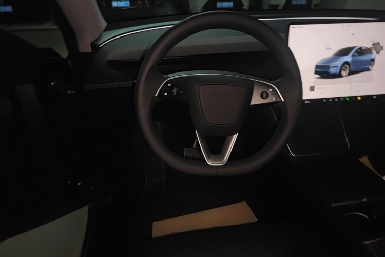 特斯拉 Model Y 2025款 后轮驱动版中控内饰13