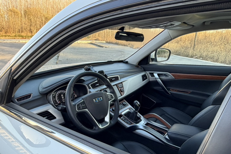 吉利汽车 博越 2016款 2.0L 手动智联型中控内饰7003