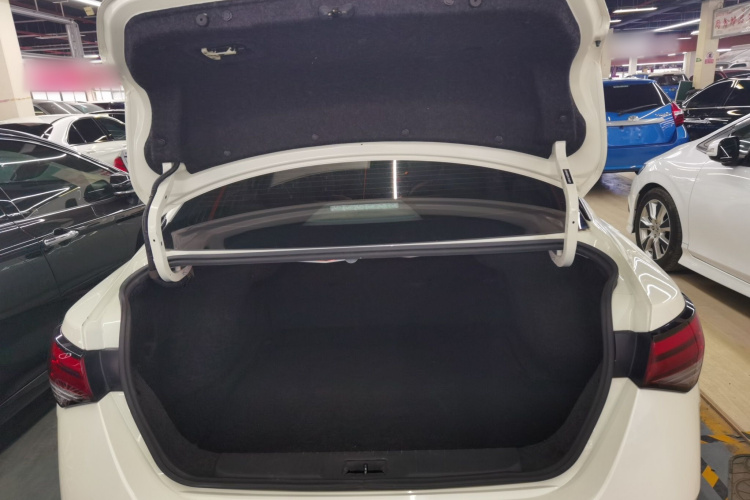 日产 轩逸 2021款 1.6L XL CVT悦享版机舱底盘23