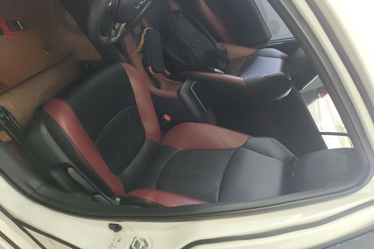 丰田 亚洲狮 2023款 2.0L 精英版中控内饰19