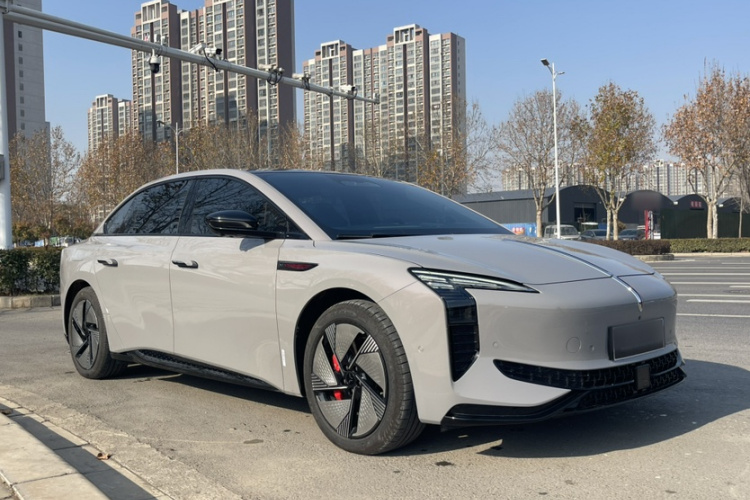 红旗EH7 2025款 640 四驱 智选版车身外观6001