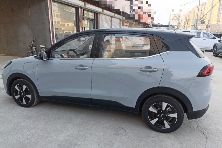 五菱汽车 五菱缤果PLUS 2024款 510km 五座版车身外观4