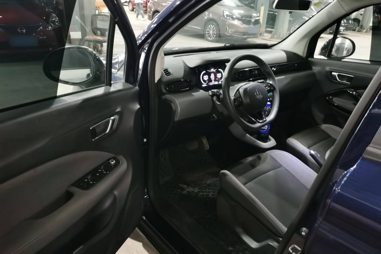 零跑汽车 零跑T03 2021款 400轻享版 三元锂中控内饰7003