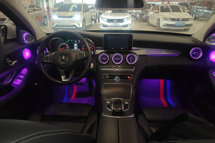 奔驰C级 2018款 C 180 L 时尚型运动版中控内饰7002