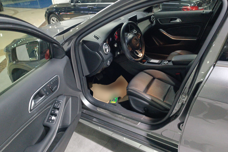 奔驰GLA 2016款 GLA 200 动感型中控内饰7003
