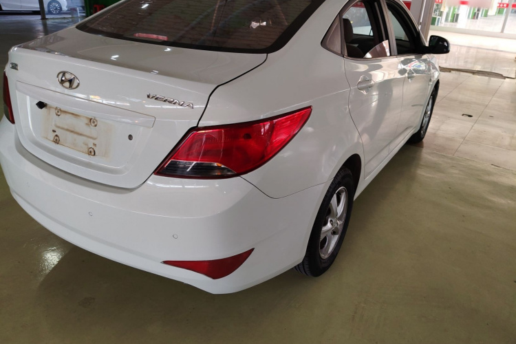 现代 瑞纳 2016款 1.4L 手动智能型GLS车身外观6006