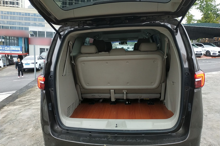 别克GL8 2023款 陆上公务舱 智享型机舱底盘23