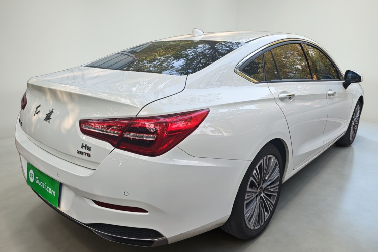 红旗H5 2022款 经典款 改款 1.5T DCT旗韵版车身外观7